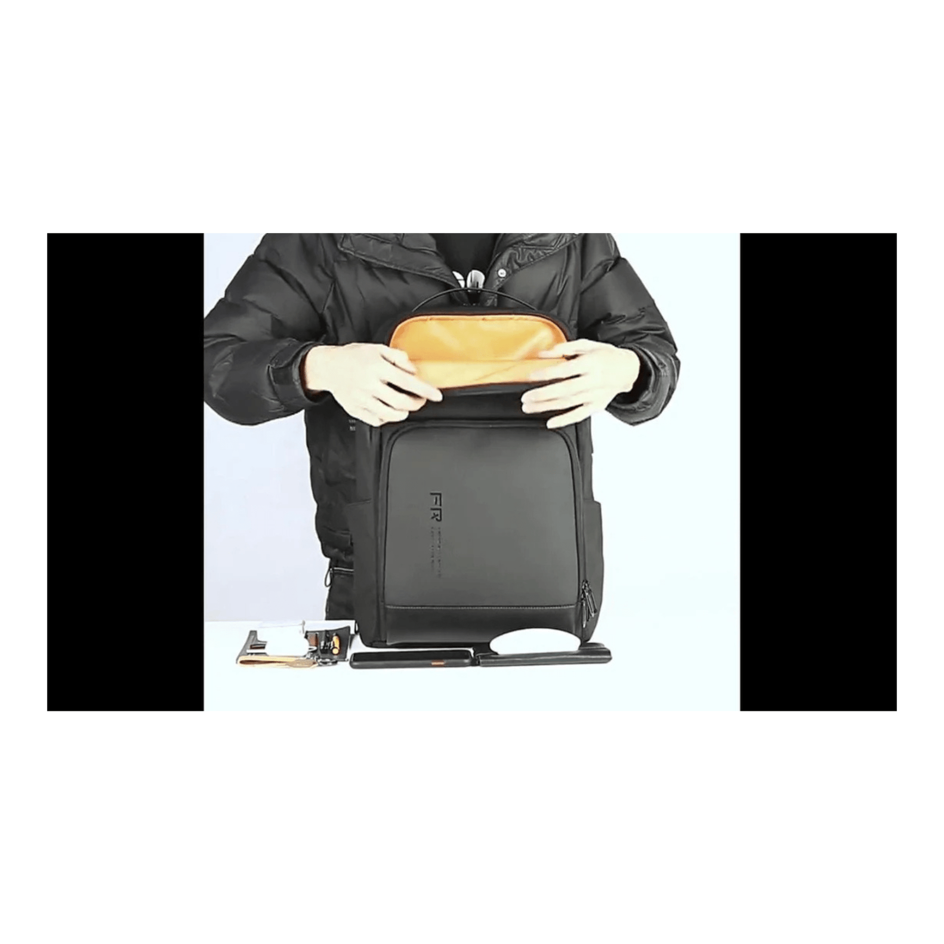 CarryQuest® - Laptop Rugzak - USB Oplaadfunctie - 35L - Laptopvak tot 15.6 inch - Grijs